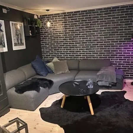 Hus Rett Ved Sjoen Feriehus *